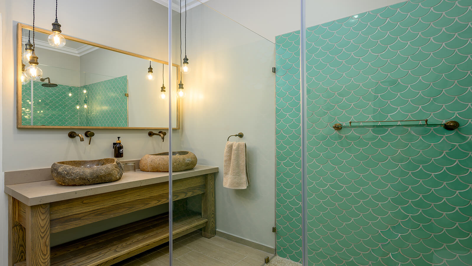 Luxury Four Bedroom Beachfront Villa with Pool