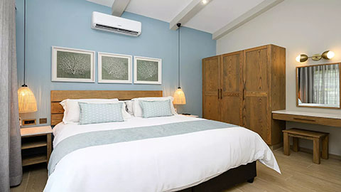 Luxury Four Bedroom Beachfront Villa with Pool