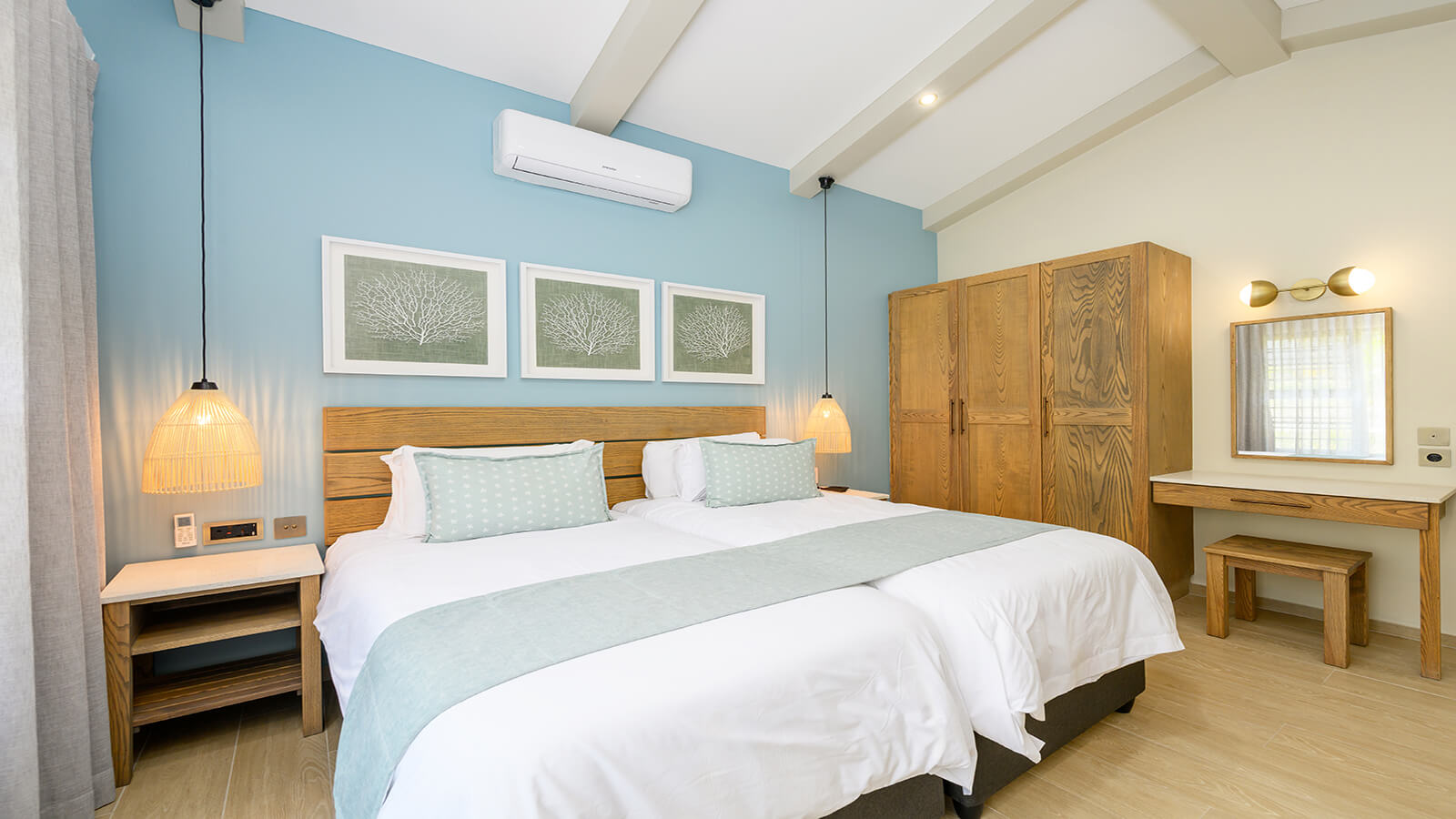 Luxury Three Bedroom Beach Front Villa with Pool