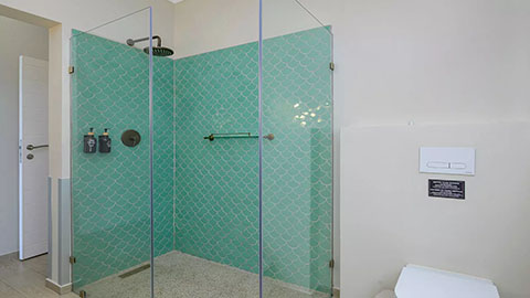 Luxury Three Bedroom Beach Front Villa with Pool